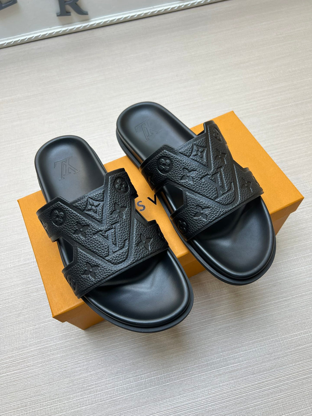 Z5ZE68 Popular slippers