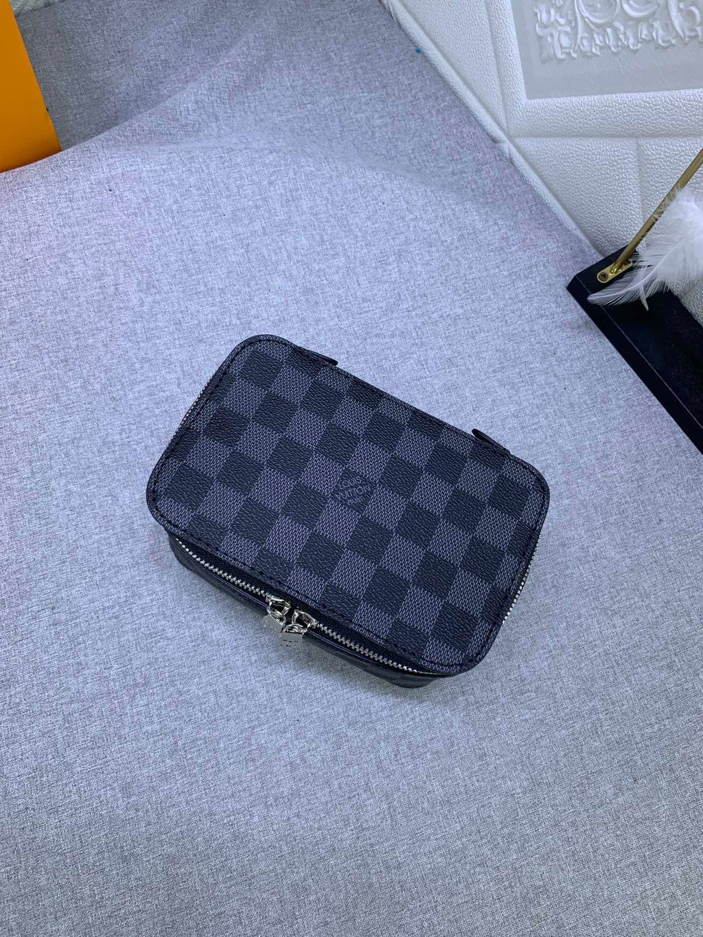 B1X34E272 Popular  leather bag 