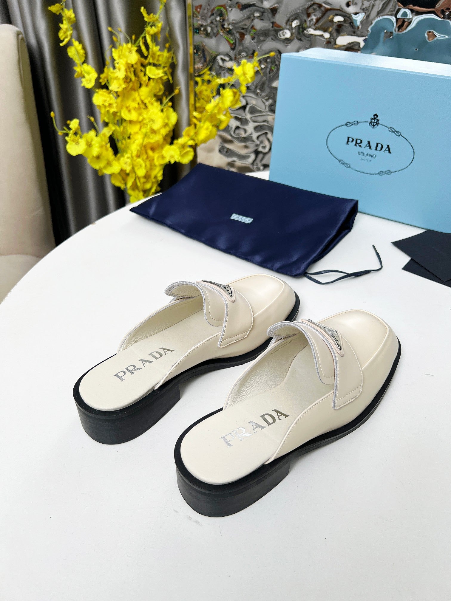 Z2Q105P403 Popular high-quality leather Shoes
