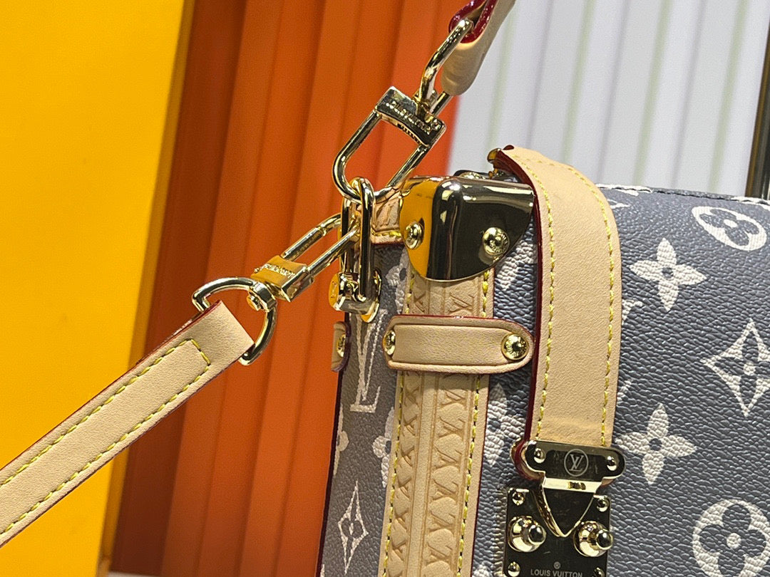 B1N55E19 Popular leather bag