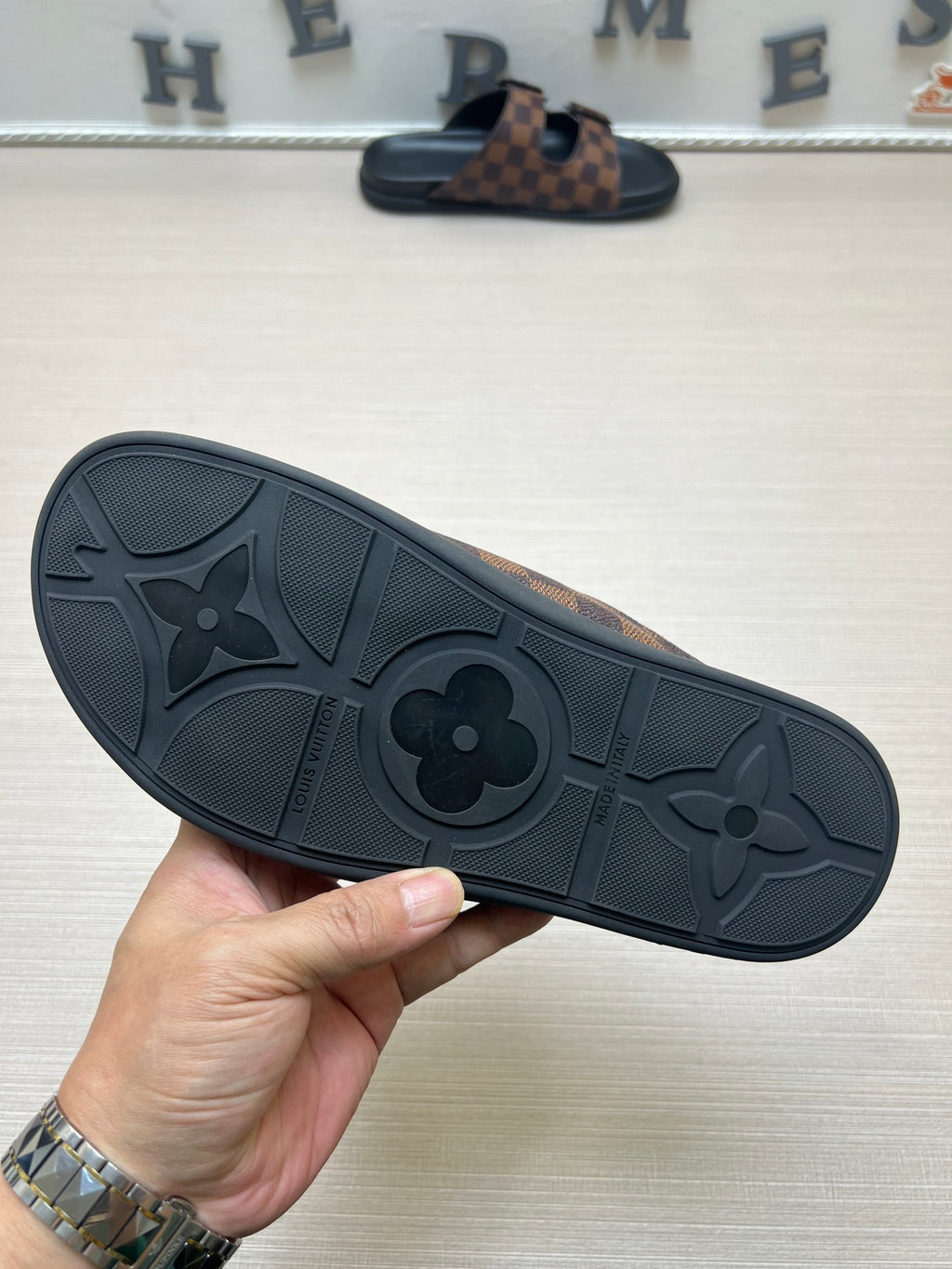 Z5ZE60 Popular slippers