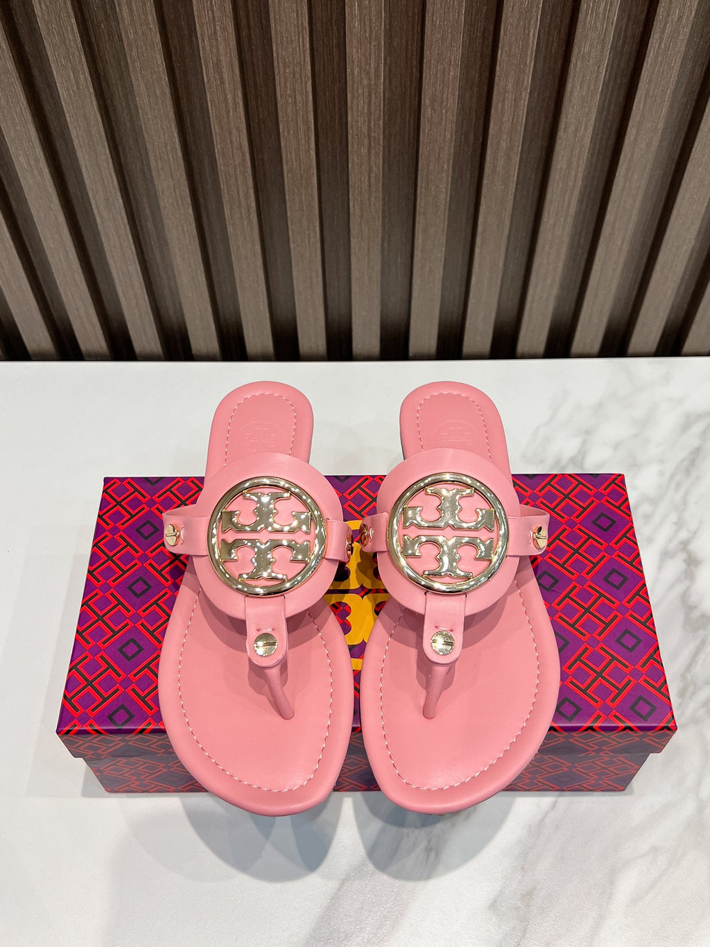 Z2Q55A34  Popular leather shoes