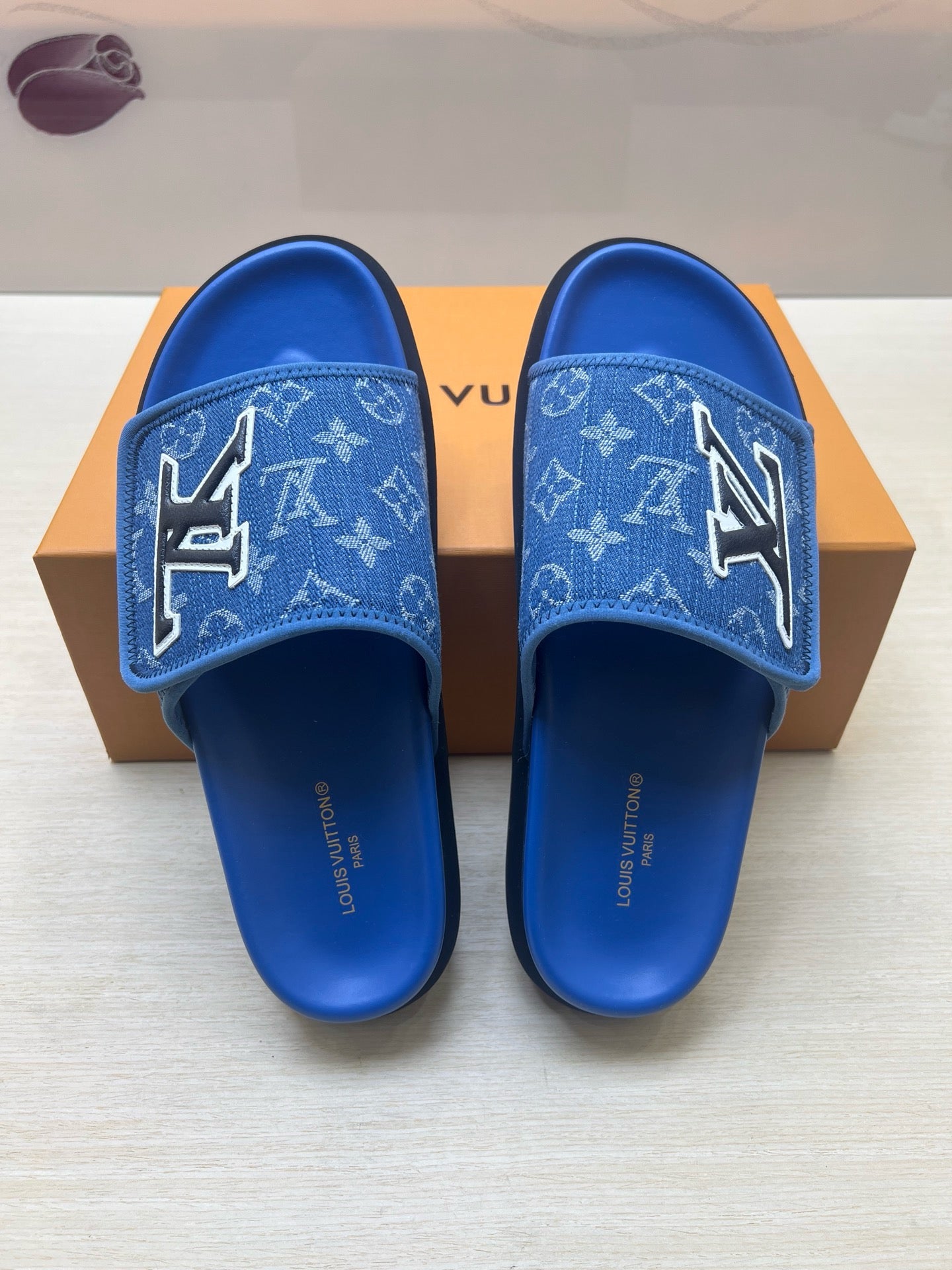 Z5R66E21 Popular  Slippers