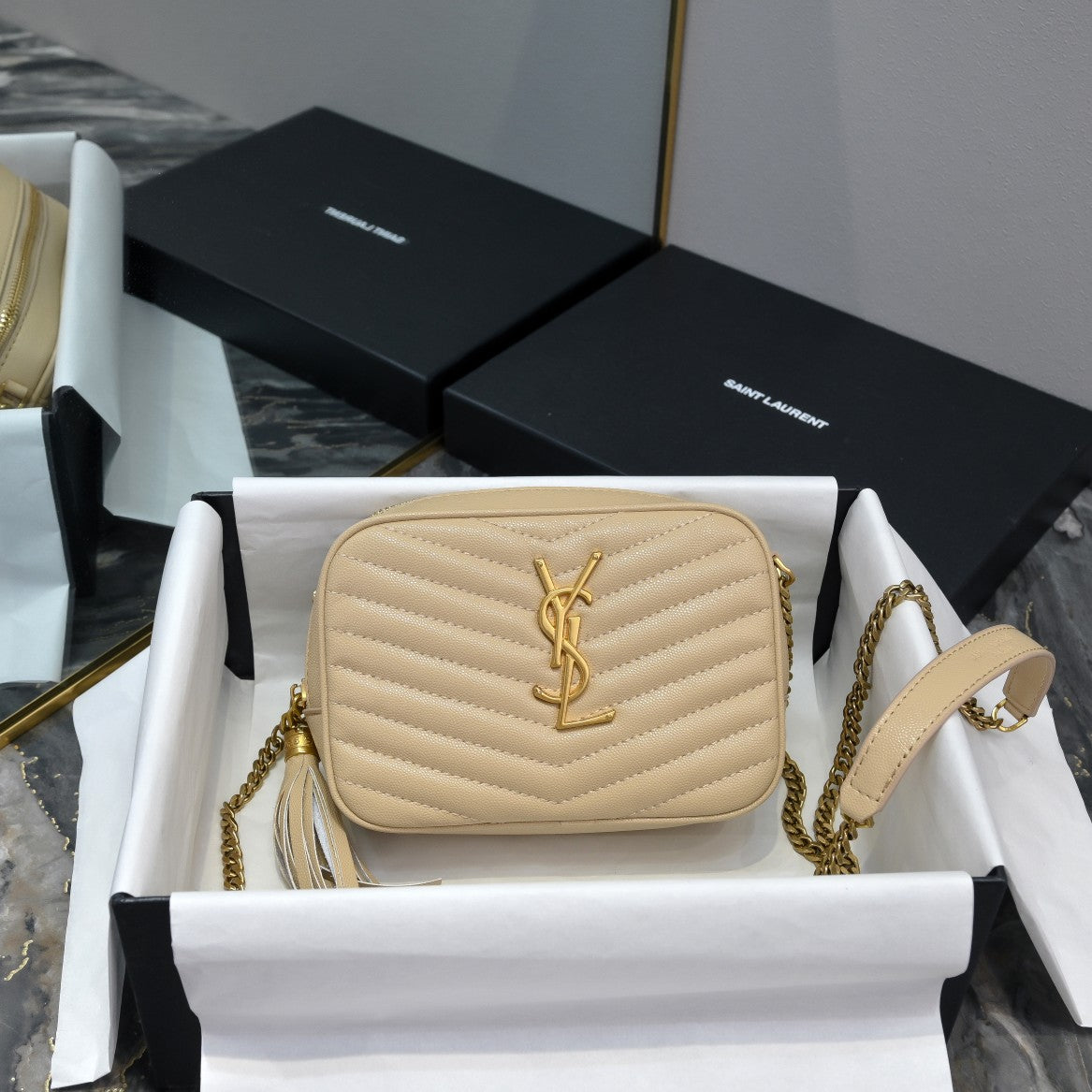 B1R46SL5  Popular leather bags