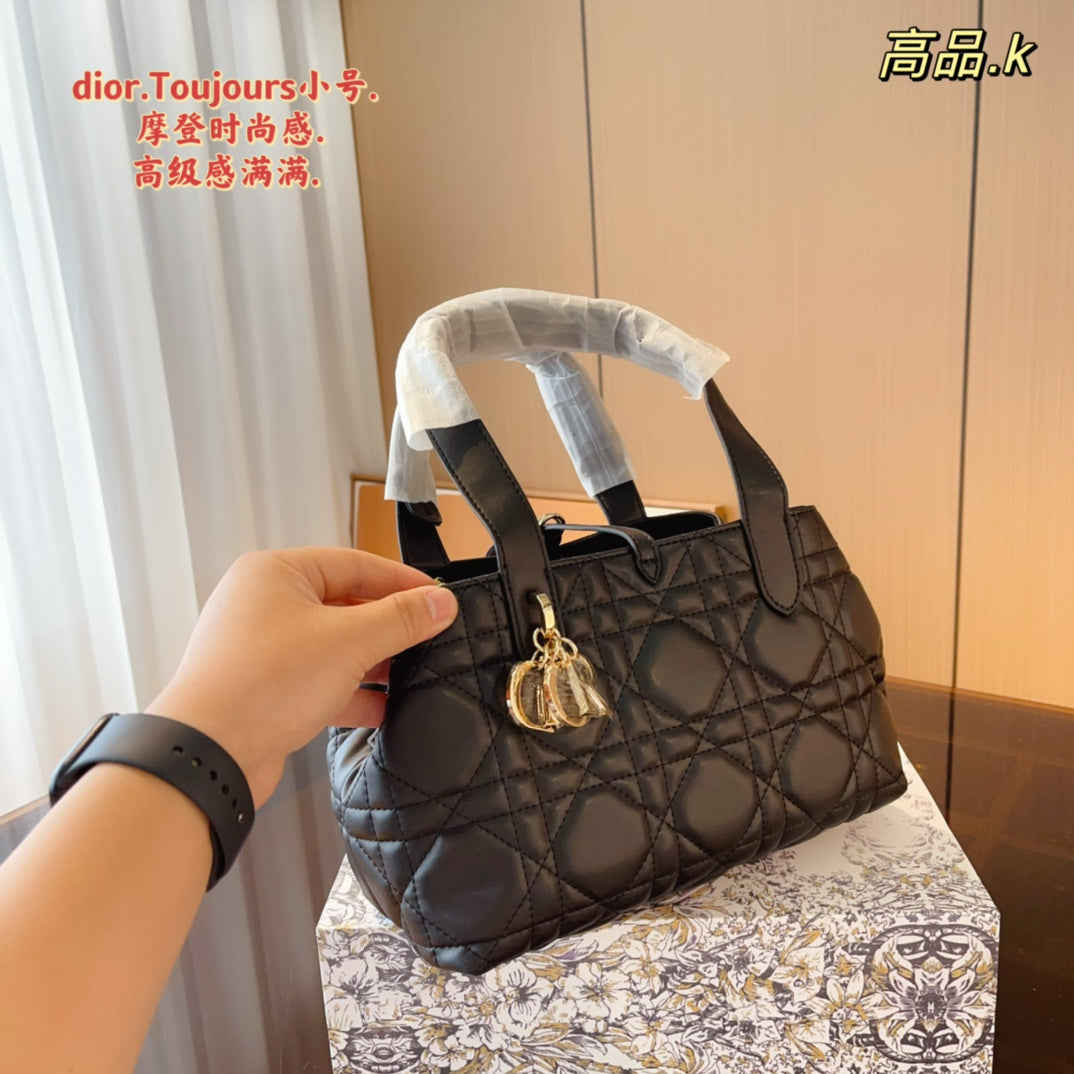 B16X93D107 Popular leather bag 