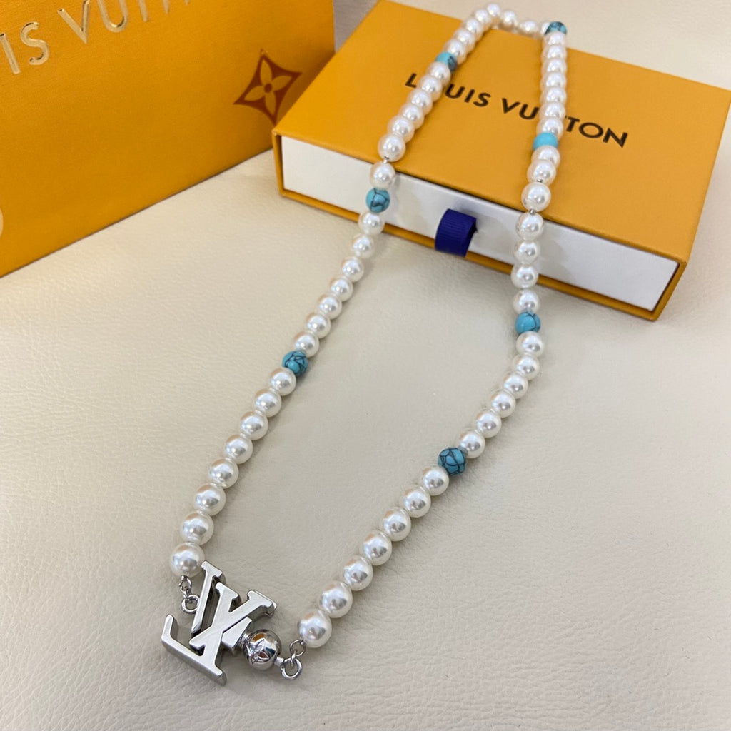 X1Q85E341X Popular Necklaces. Bracelets