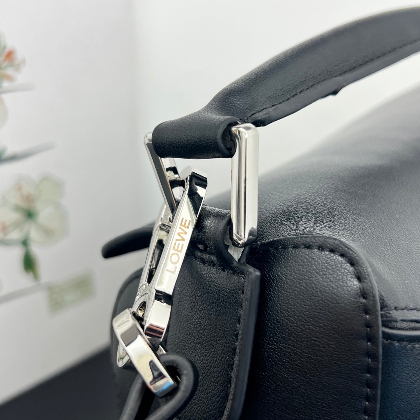 B1R66A17 Popular leather bag