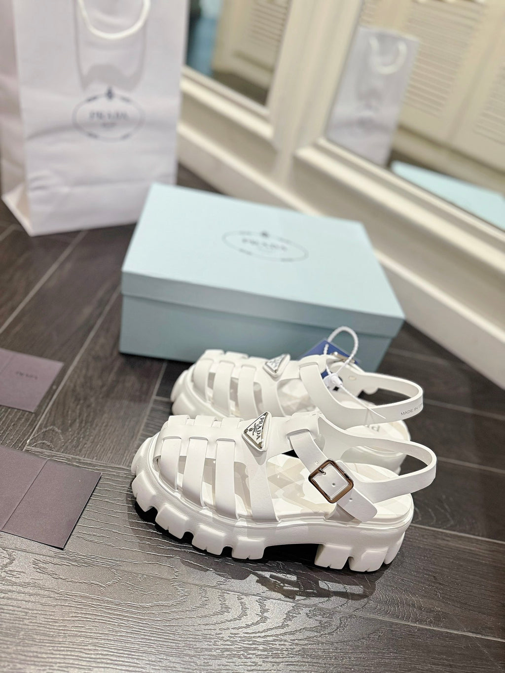 Z2R85P51  Popular high-quality shoes