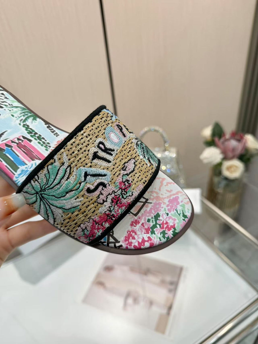Z2Z85D67  Popular Peather Slippers