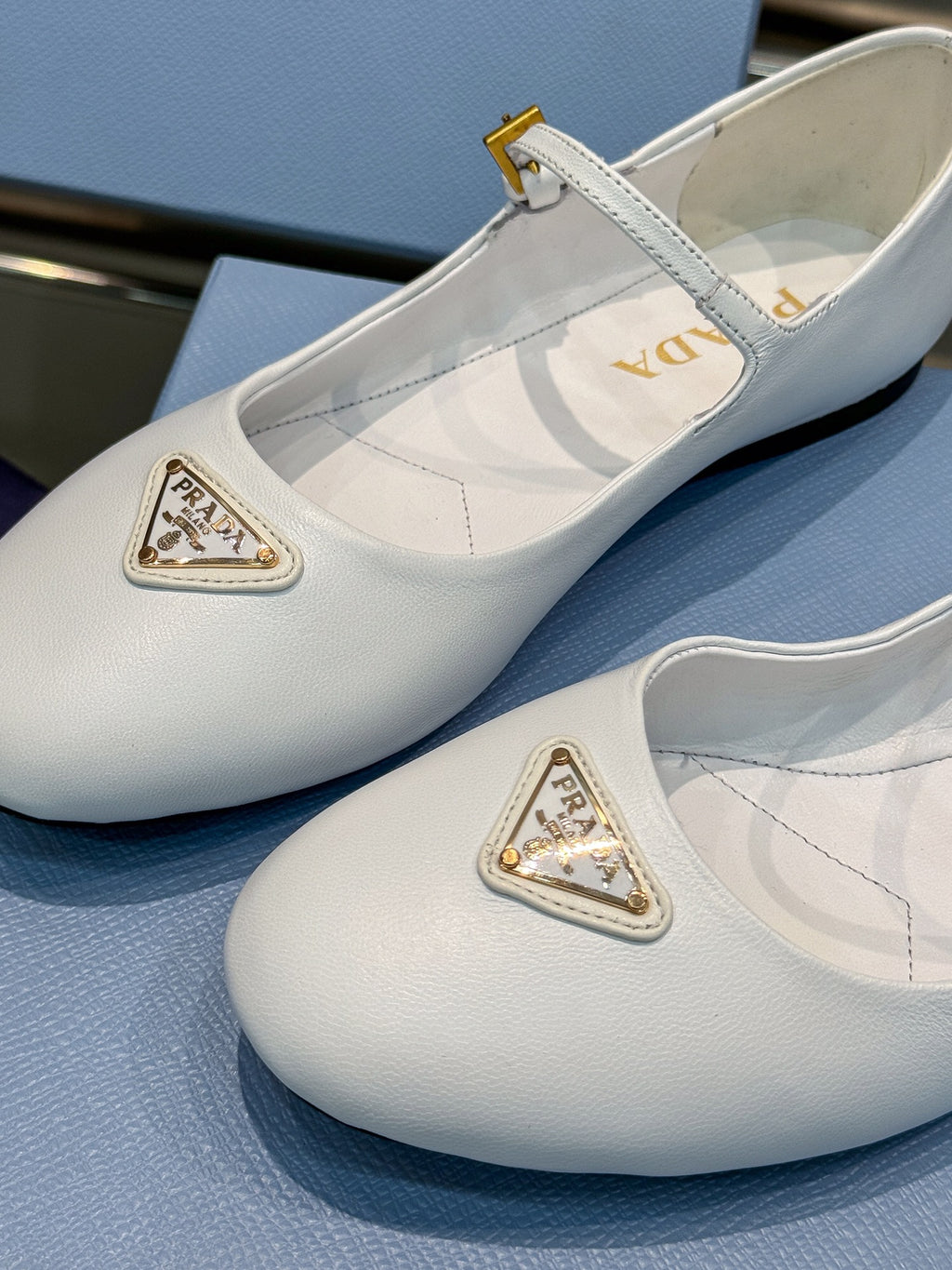 Z2Q105P381 Popular high-quality Shoes