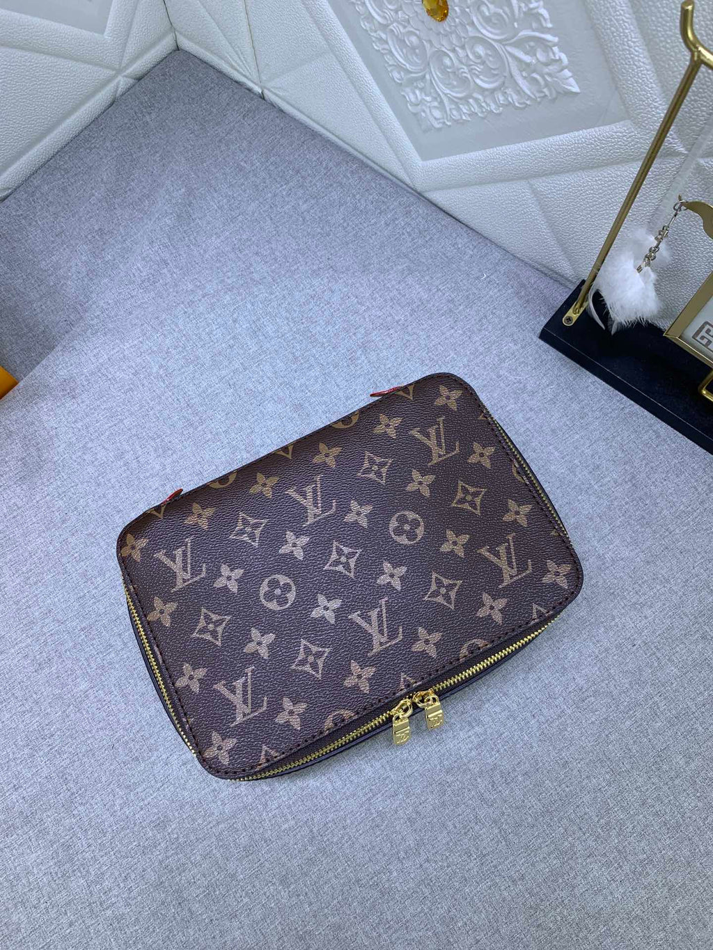 B1X34E272 Popular  leather bag 
