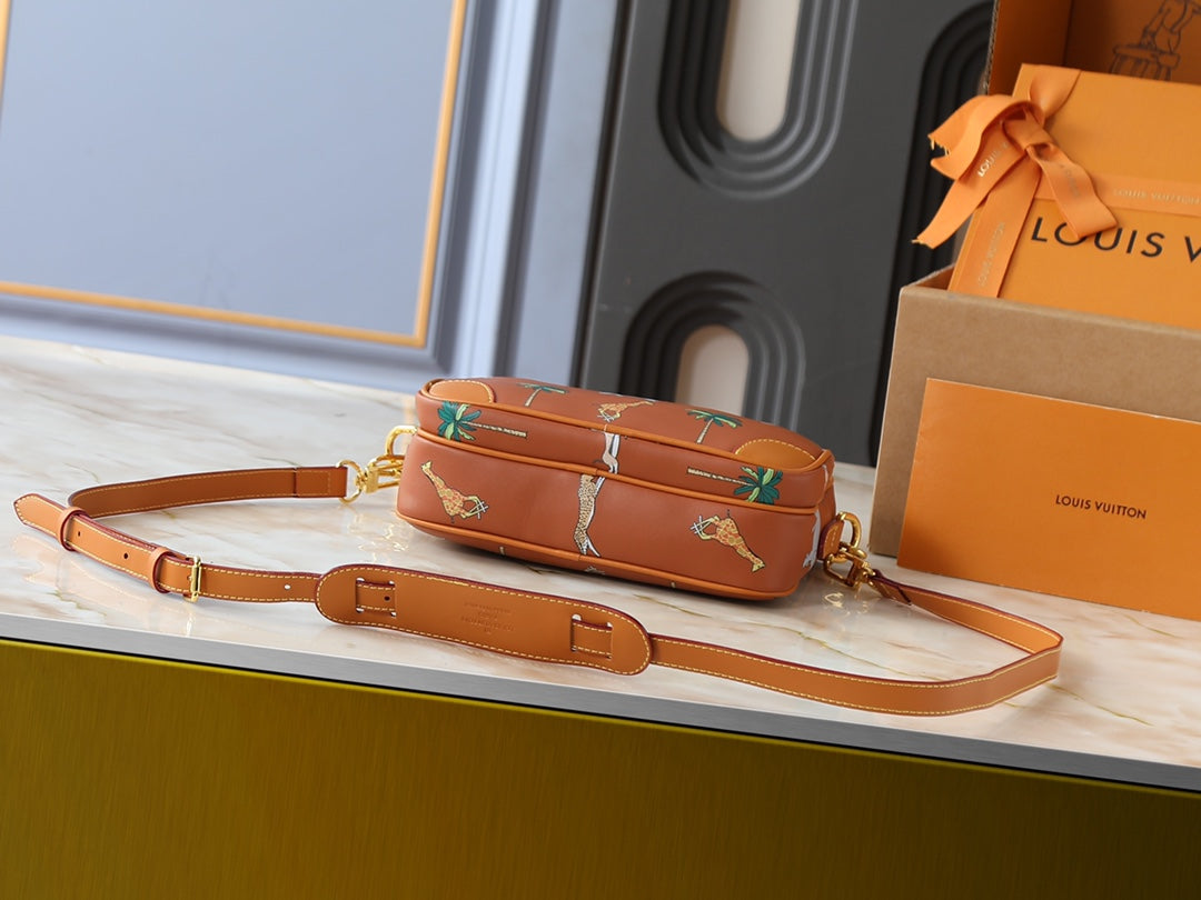 B1P46E109 Popular leather bag
