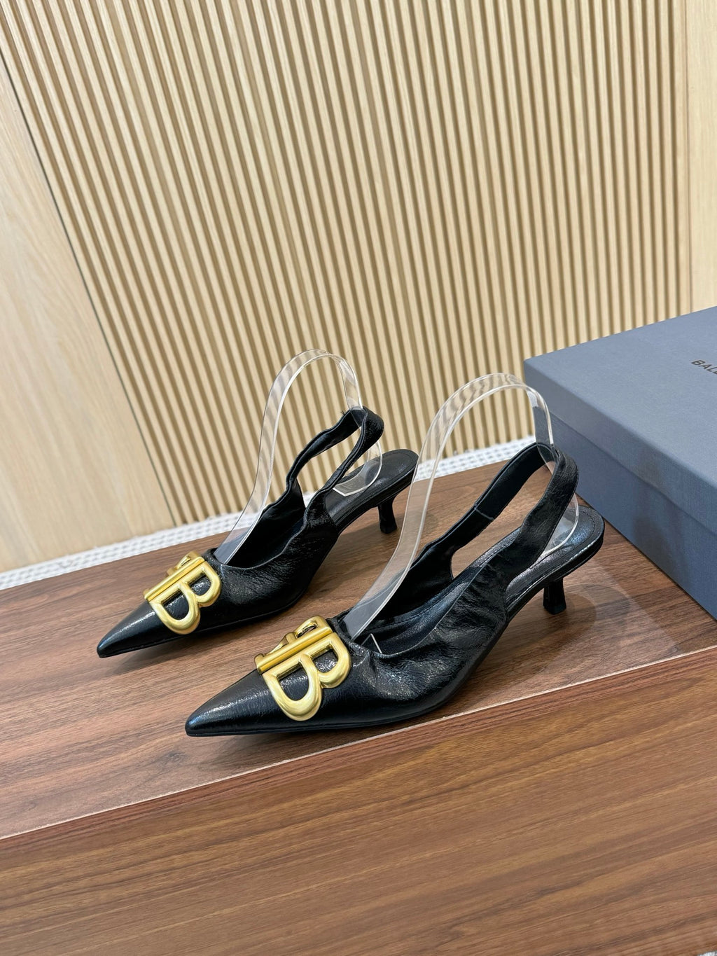 Z2Q55J45 Popular  leather High heels