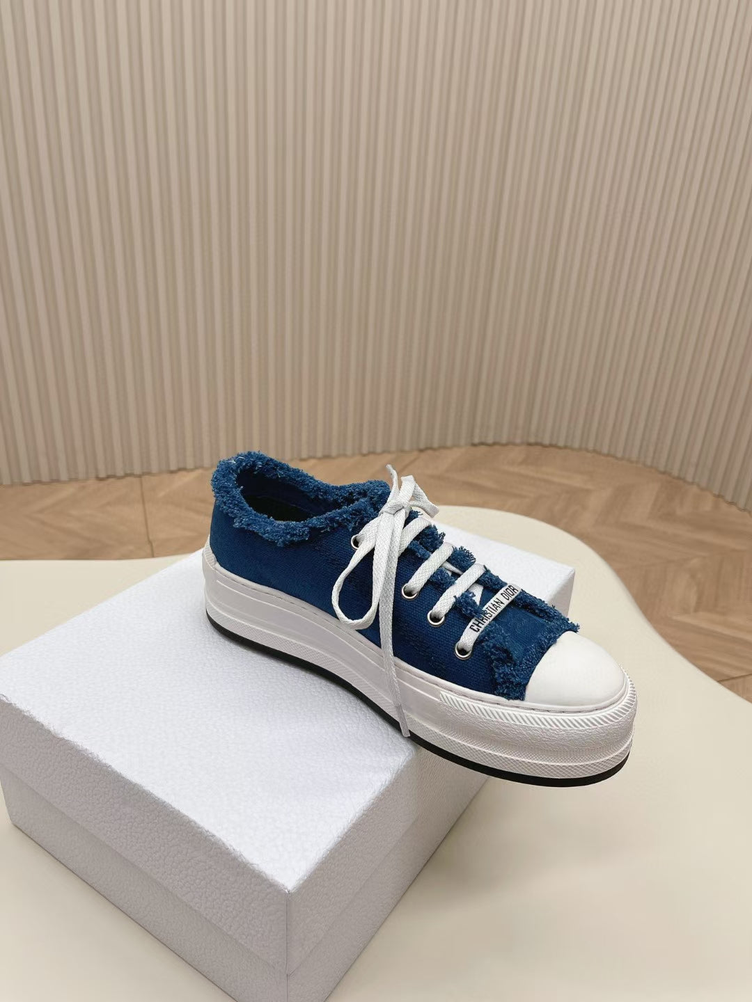 Z2Q105D428 Popular high-quality Shoes
