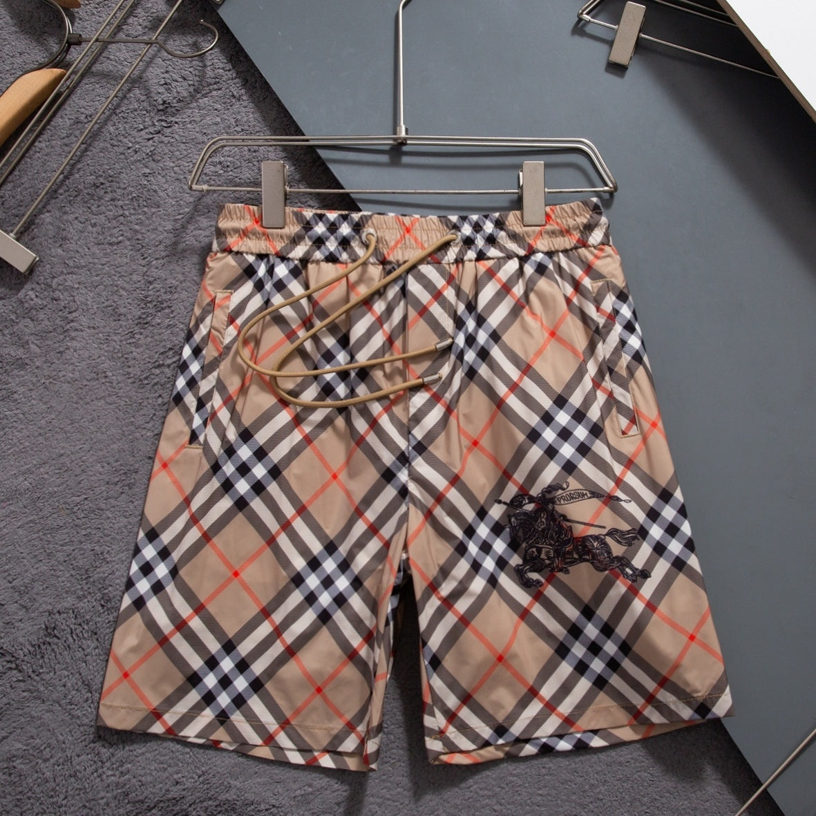 U1N36R16 Popular shorts