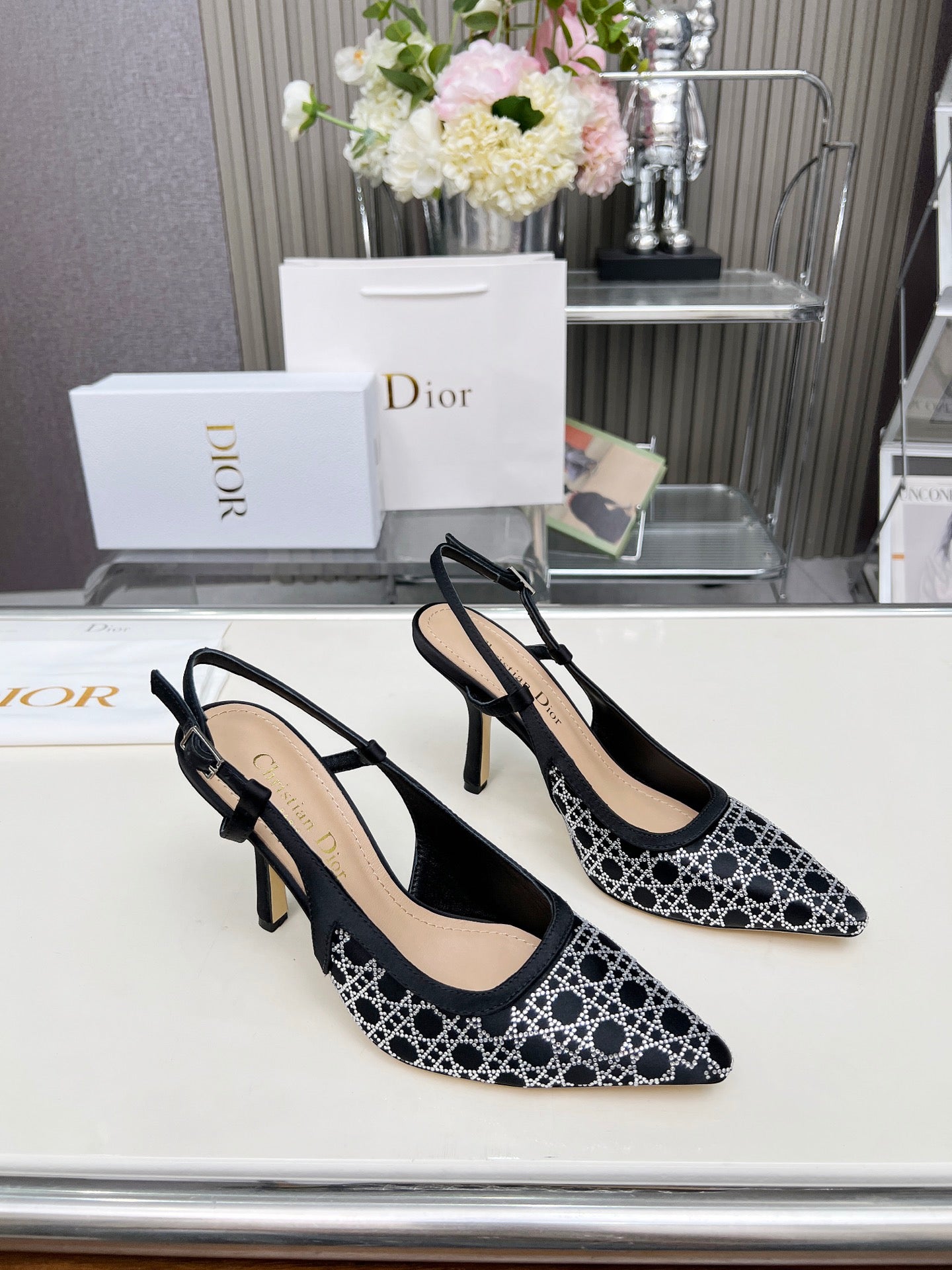 Z2Q95D116 Popular high-quality leather  High heels