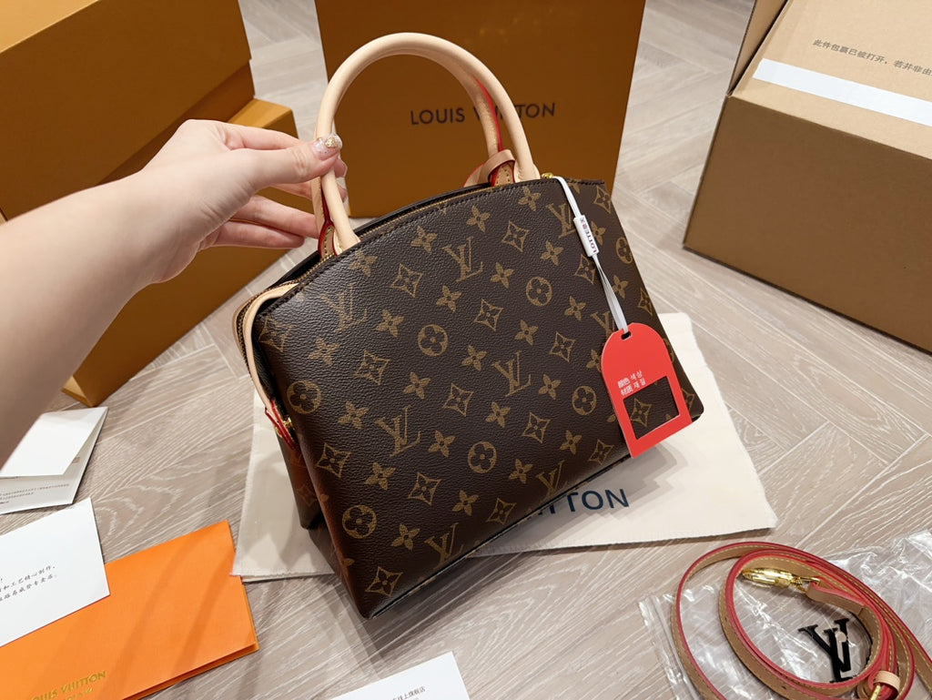 B6X103E196 Popular leather bag 