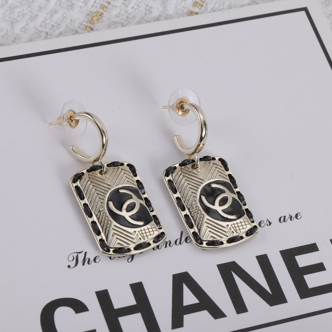 X1Z54C311E Popular Earrings