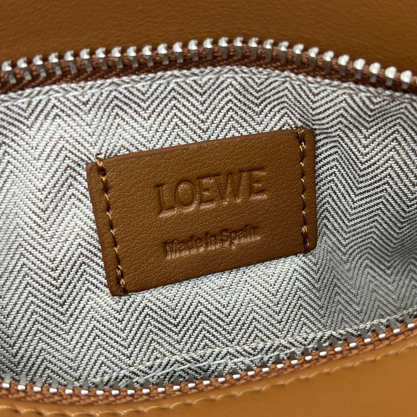 B1R66A17 Popular leather bag