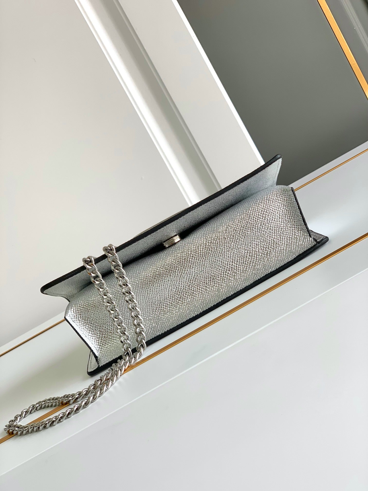 B1X44VL272 Popular leather bag 