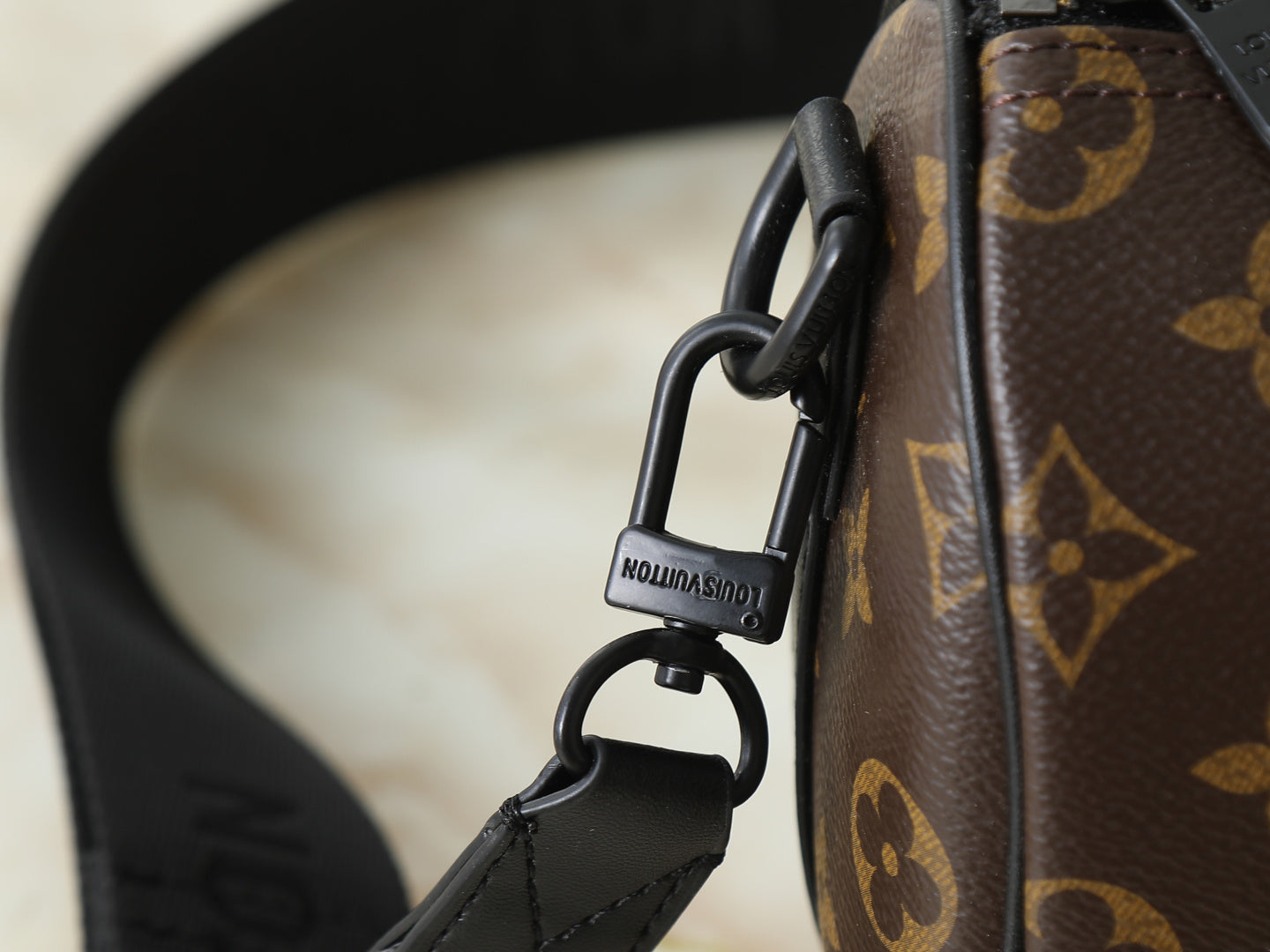 B1R76E53 Popular leather bag