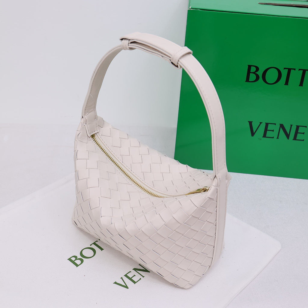 B1X76A10  Popular leather bag