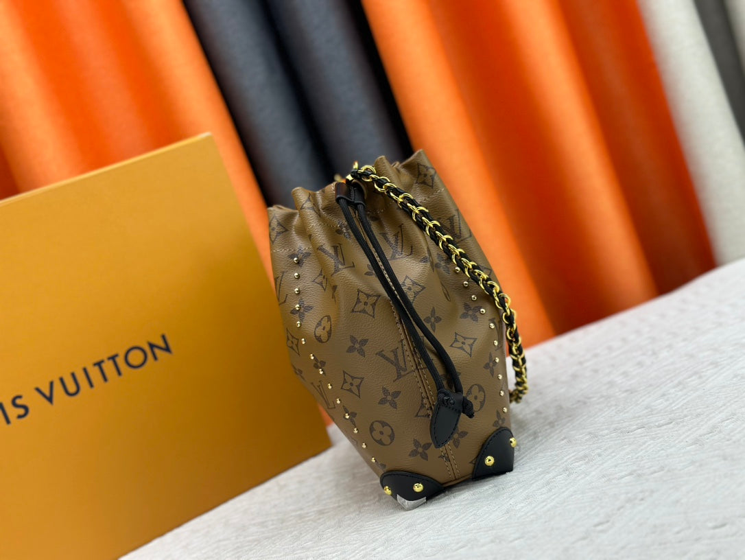 B1X104E56  Popular  leather bag