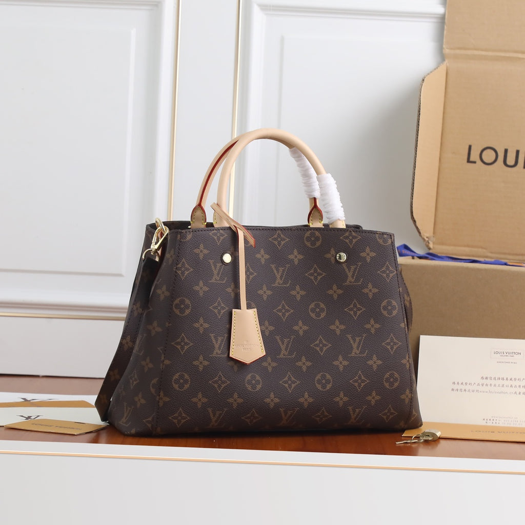 B12X44E317 Popular   leather bag 