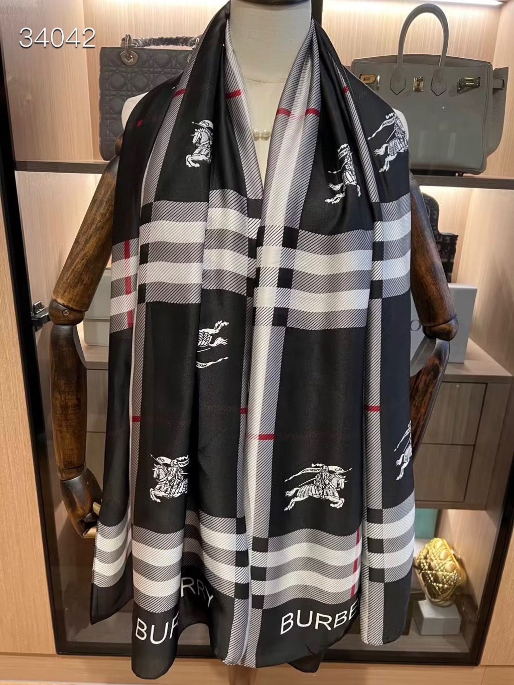 W1N55R67 Popular Silk Scarve