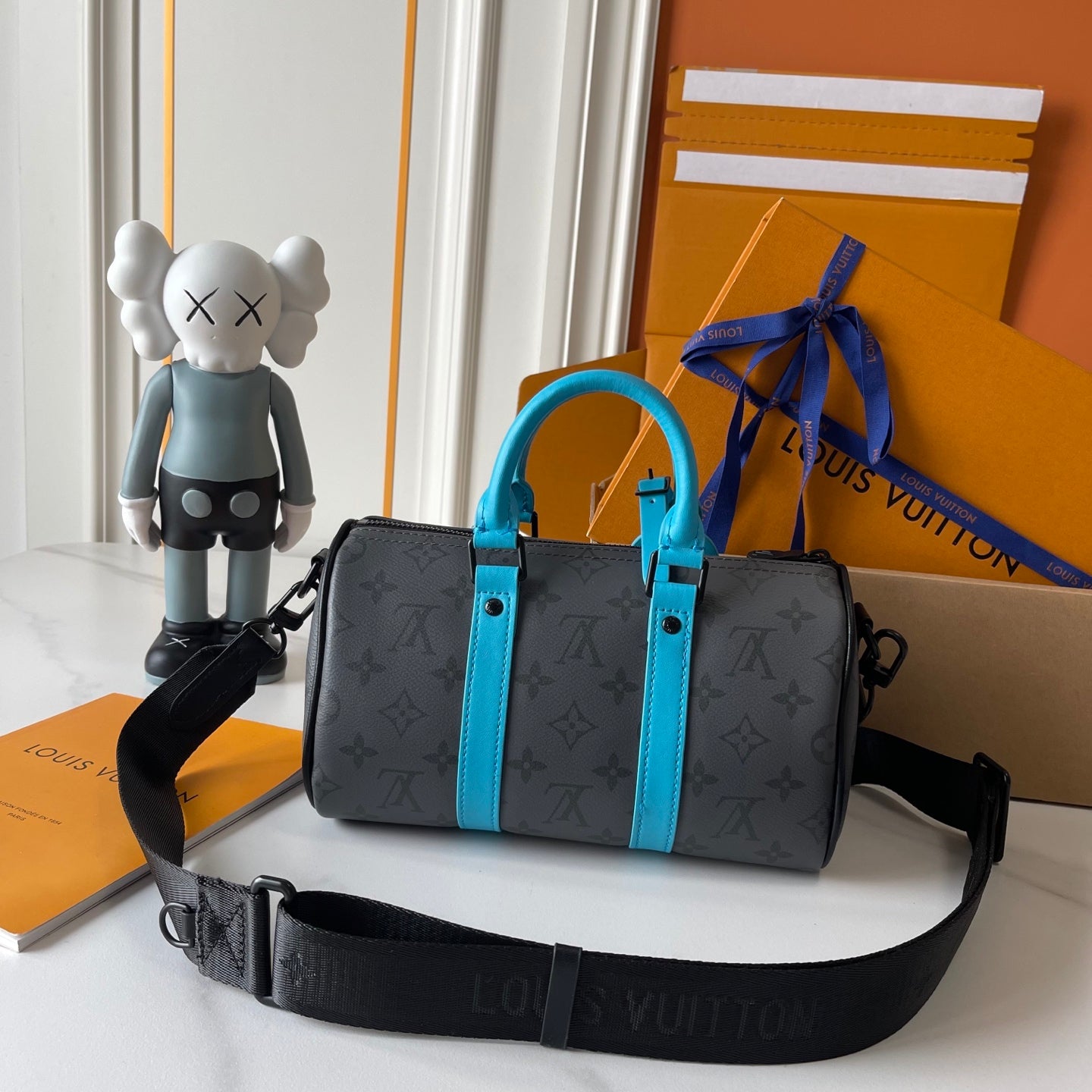 B1P46E32 Popular leather bag