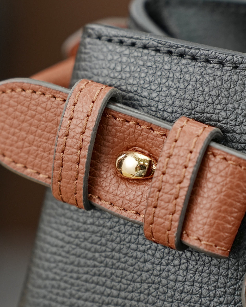 B1R76R20  Popular leather bag