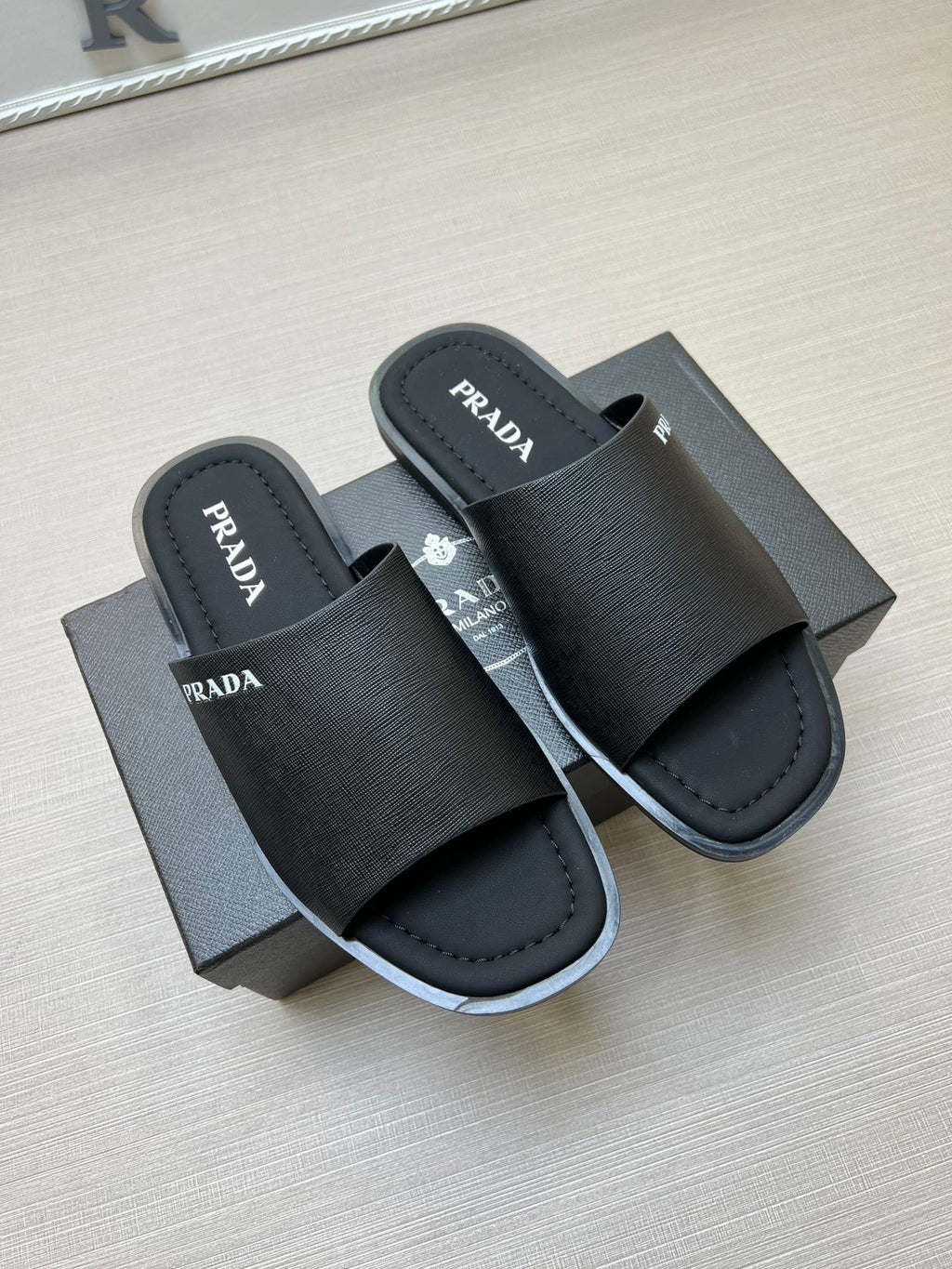 Z5ZPD72  Popular slippers