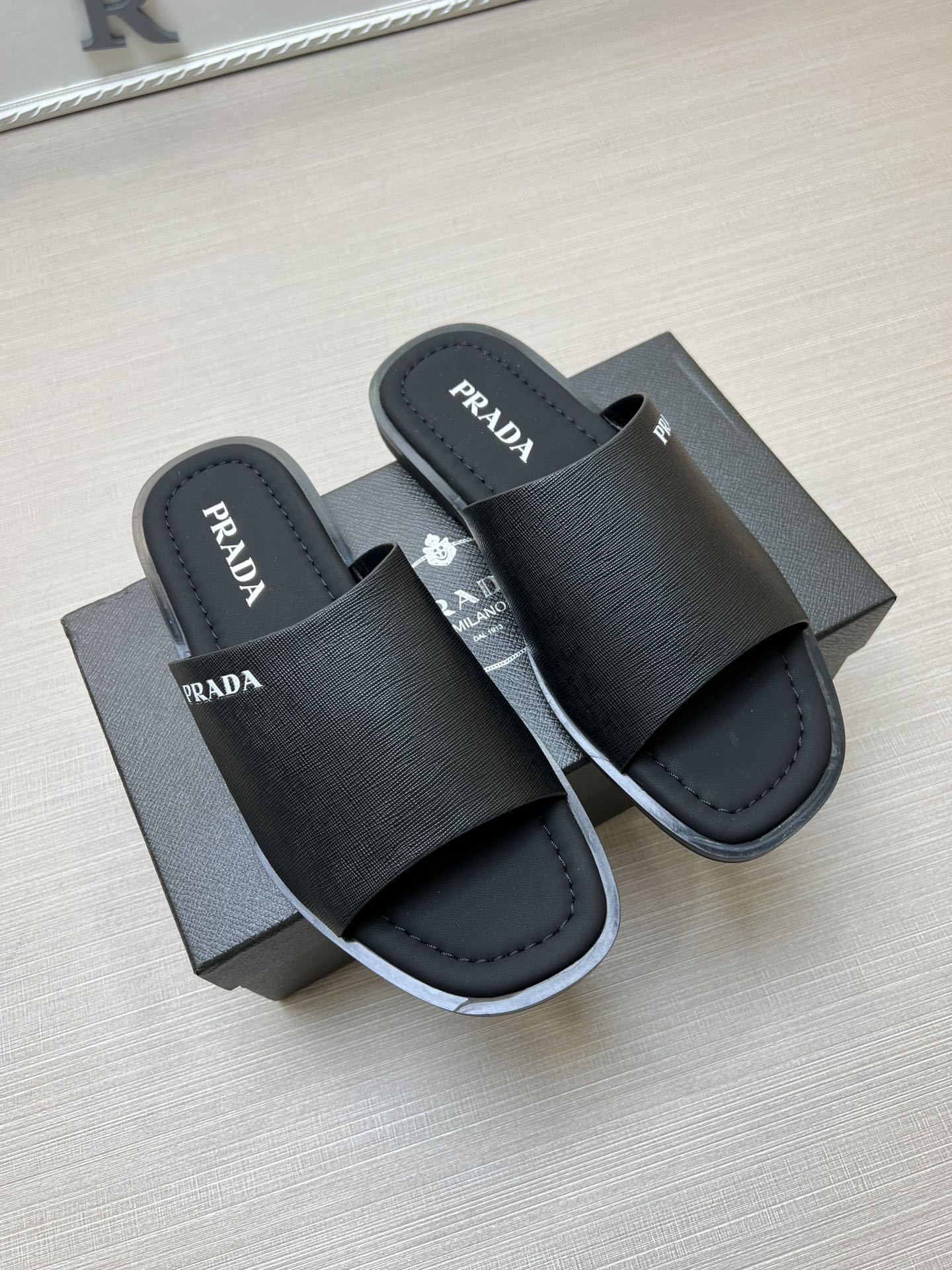 Z5ZPD72  Popular slippers