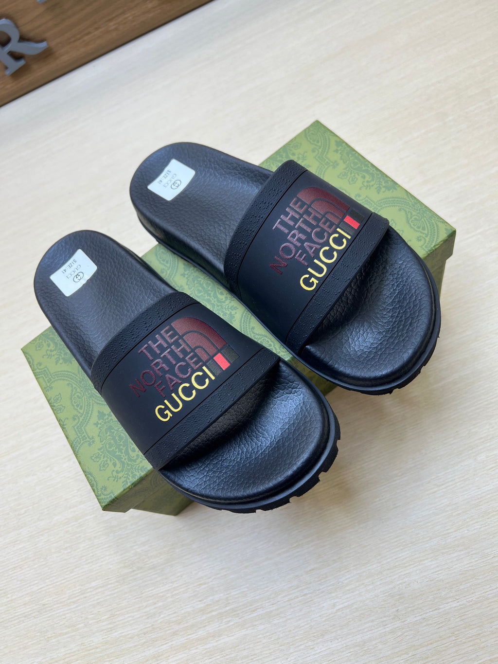 Z5R66B28 Popular Slippers