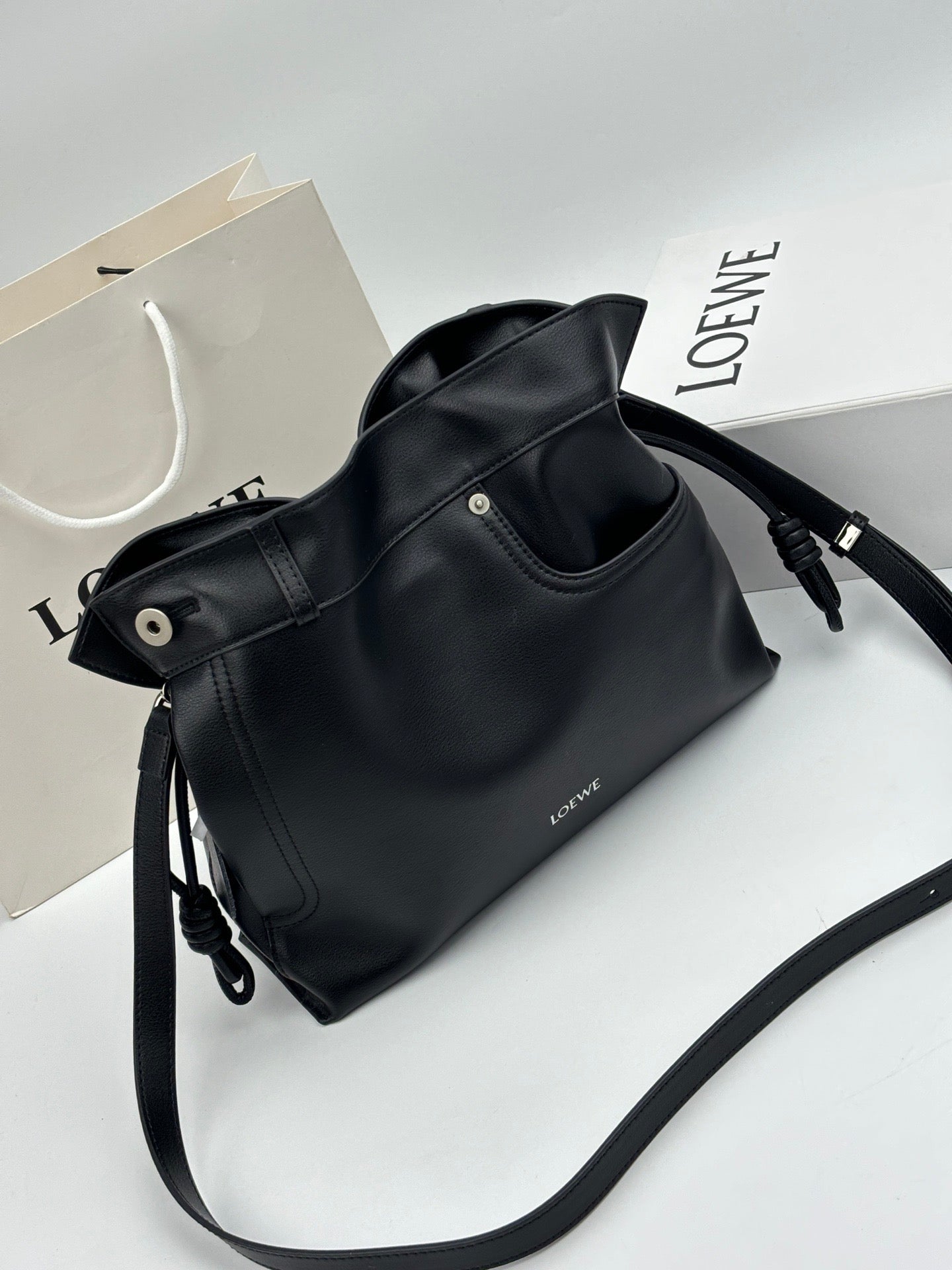B1P36A47 Popular leather bag