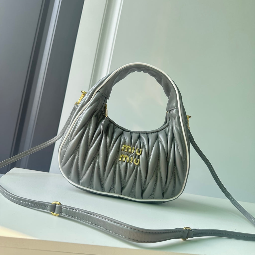 B1P46A118 Popular leather bag