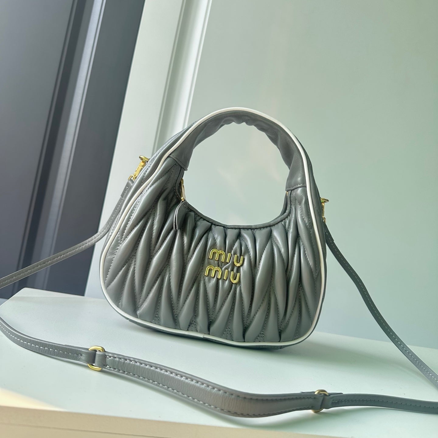 B1P46A118 Popular leather bag