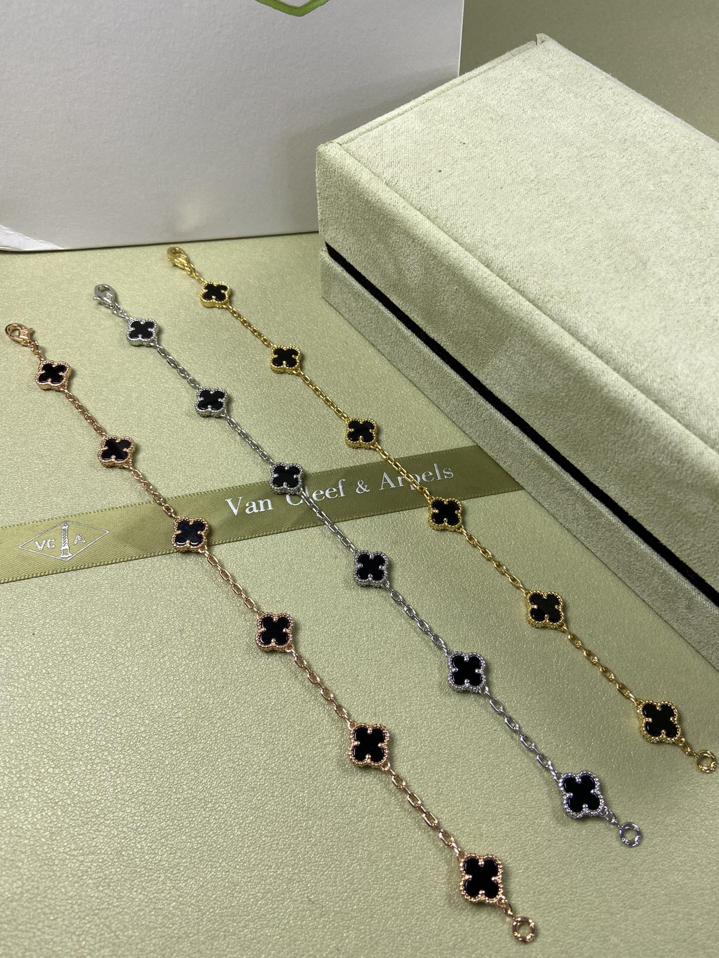 X5X94VA183K  Popular bracelets 6 flowers mini size 0.9cm flower