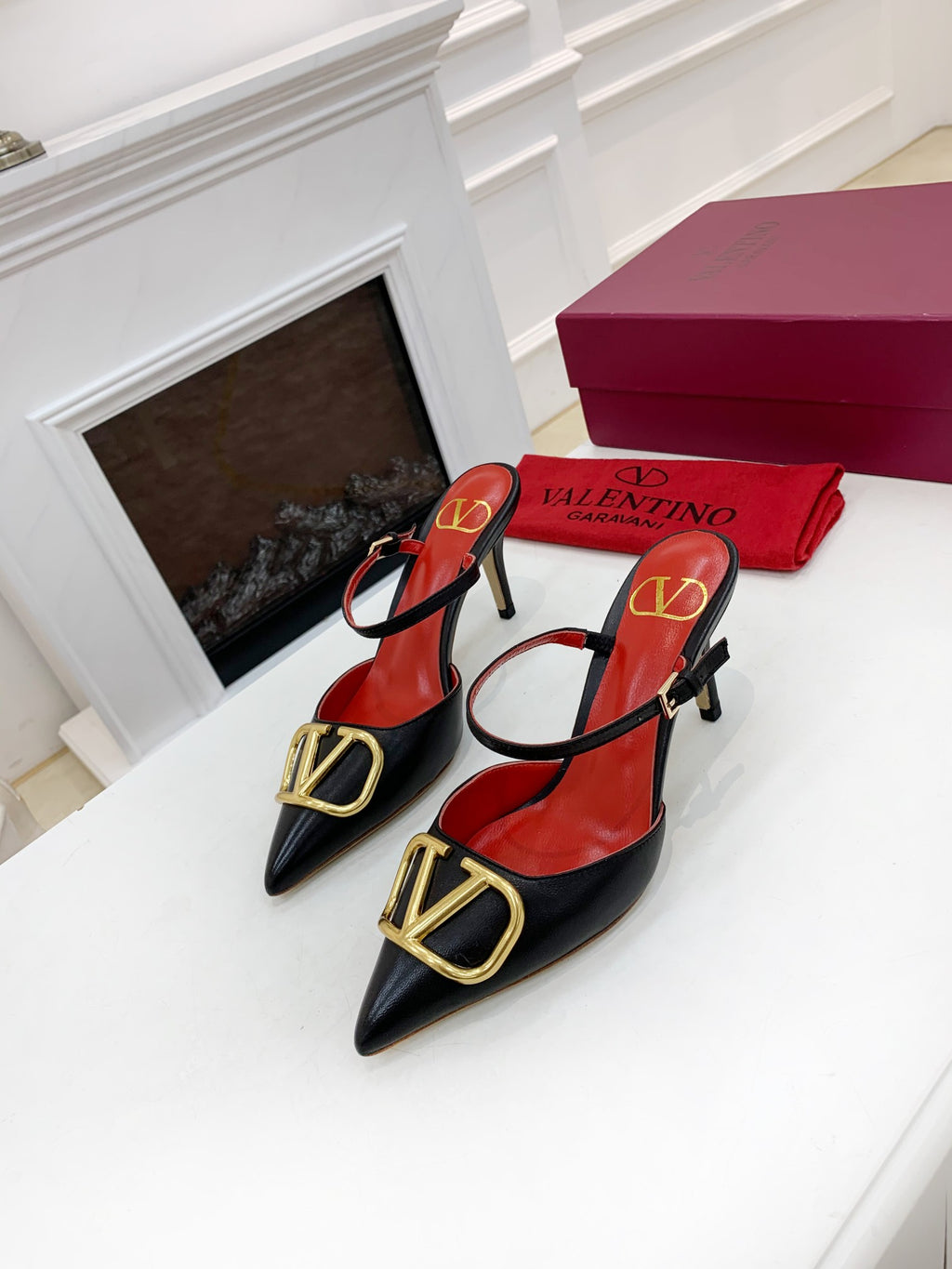 Z2YVL28 Popular leather  High heels