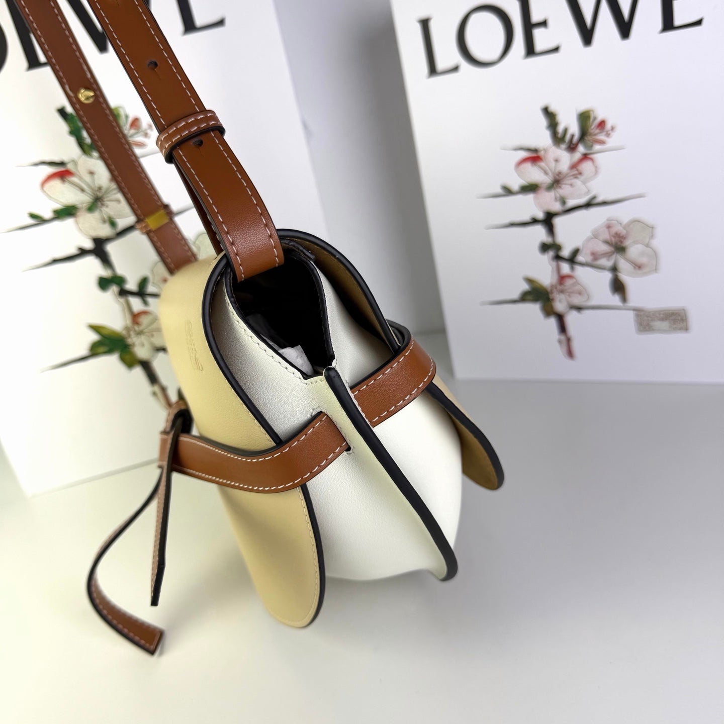 B1R76A27 Popular  leather bag