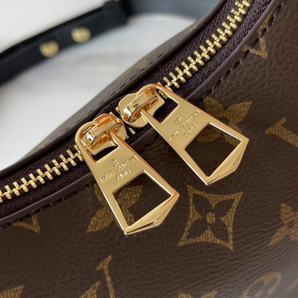 B1R76E01 Popular leather bag