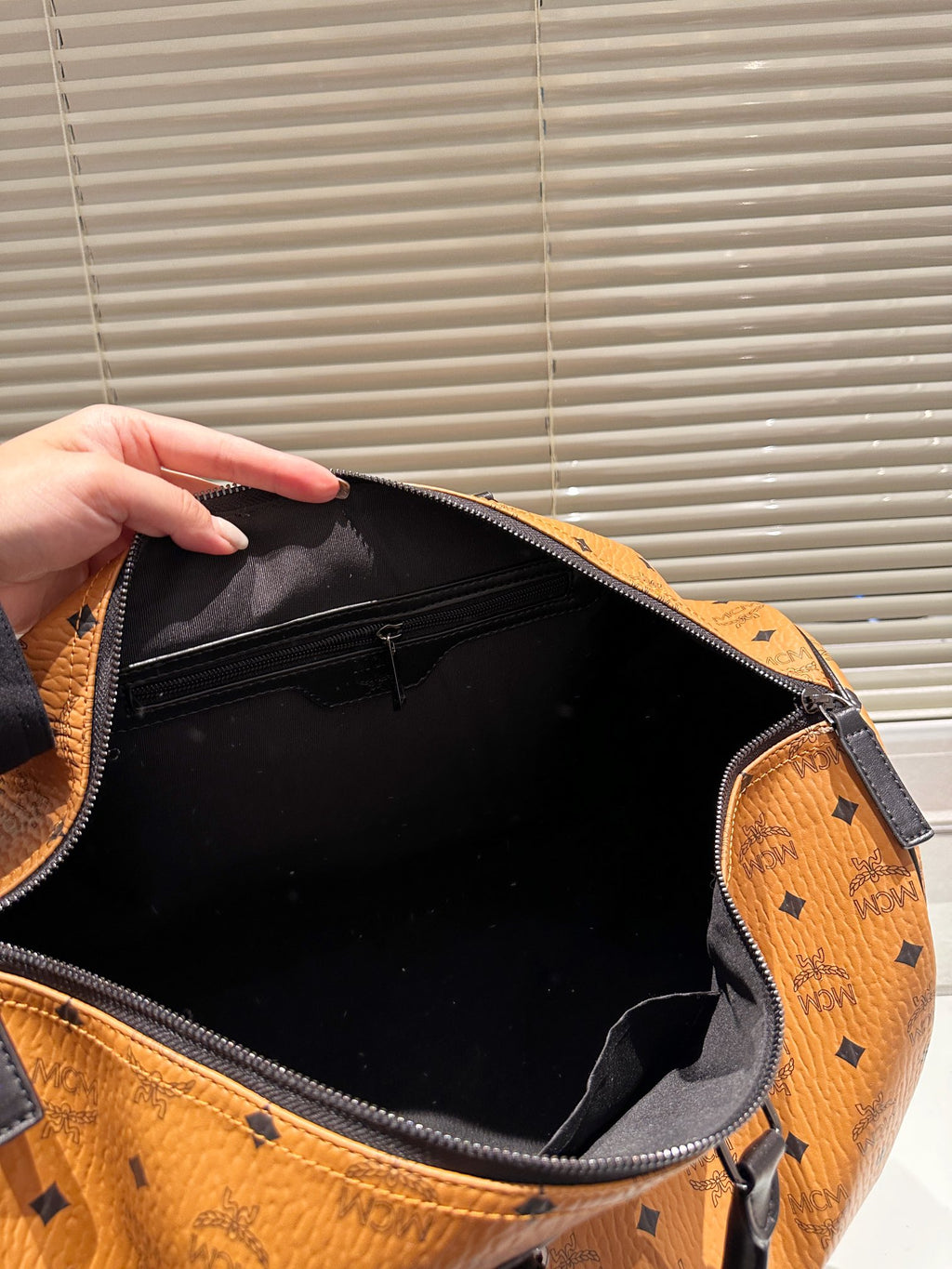 B6X103M198 Popular  leather bag 
