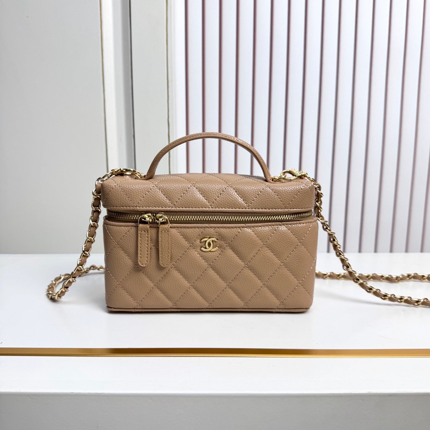 B1X66C19  Popular leather bag