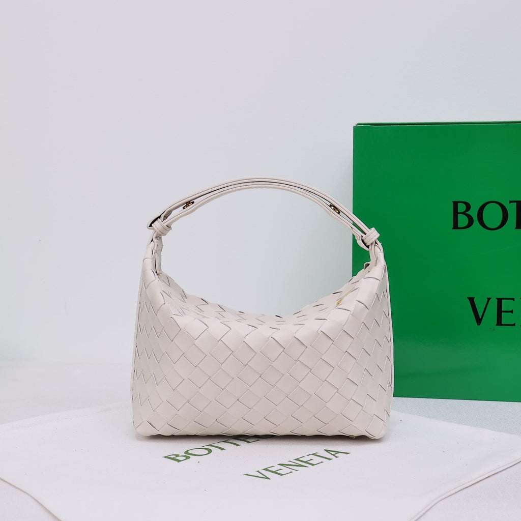 B1X76A10  Popular leather bag