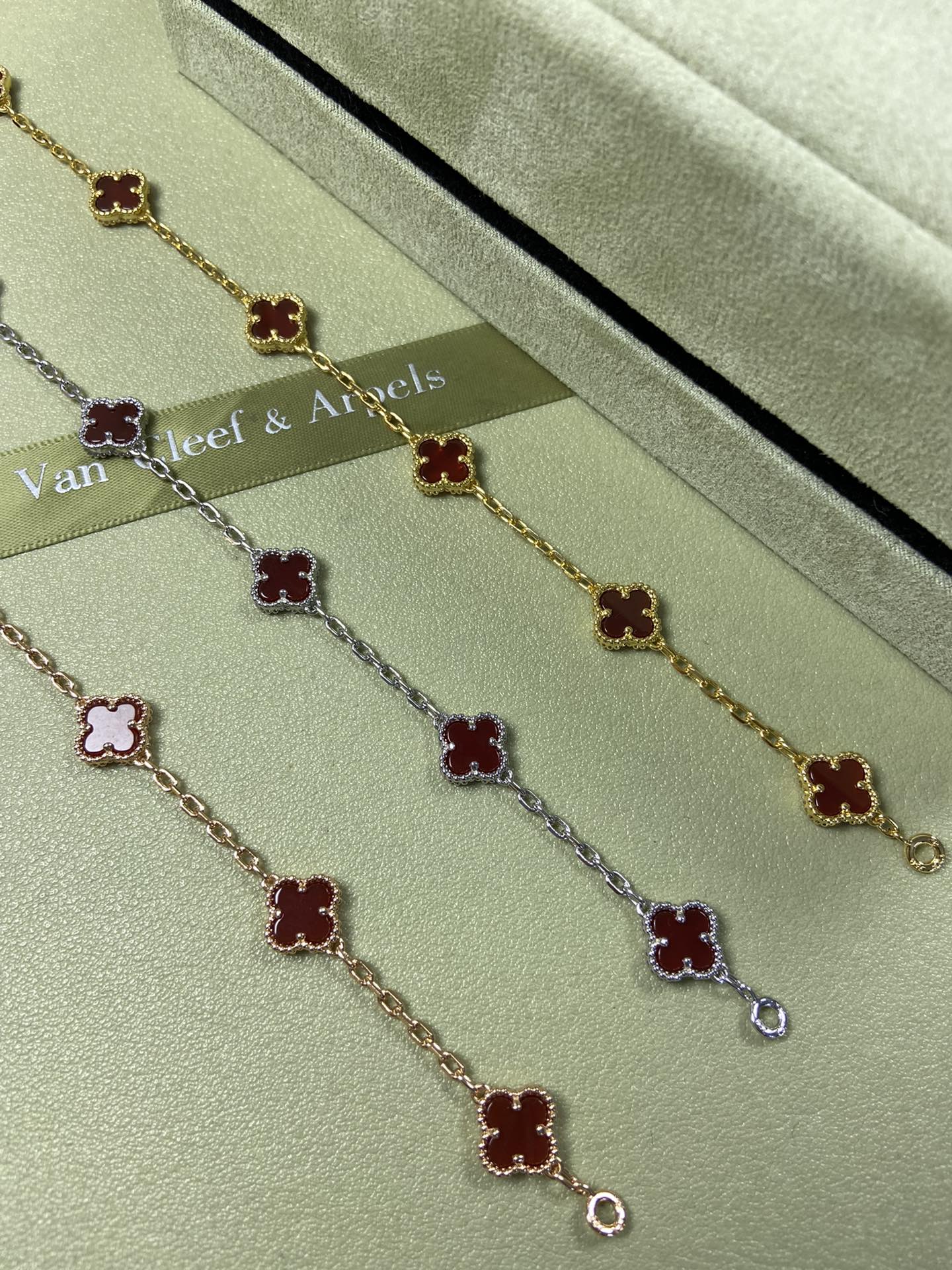 X5X94VA183K  Popular bracelets 6 flowers mini size 0.9cm flower