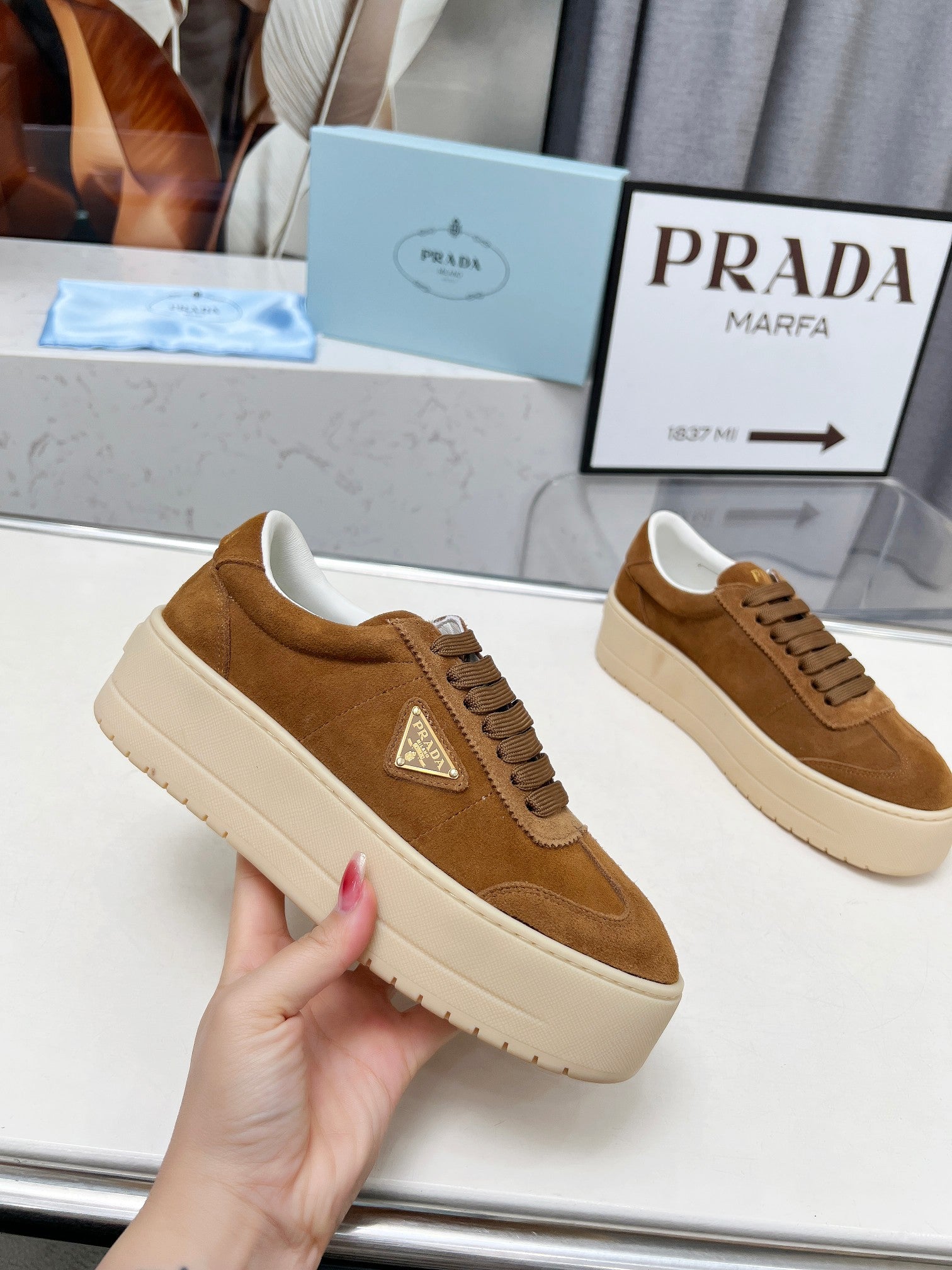 Z2Q95P109 Popular high-quality  shoes