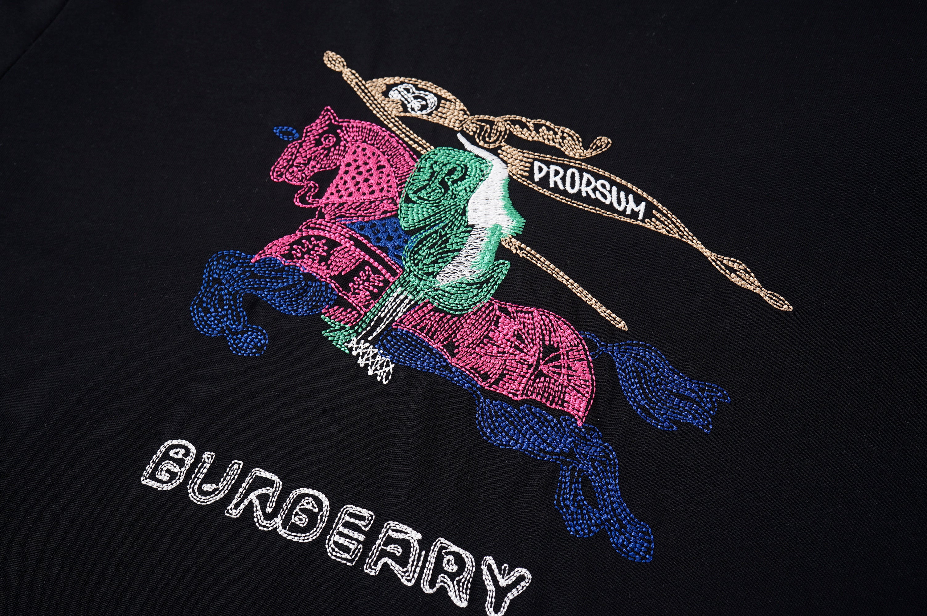 U1W25R17  Popular T-shirts