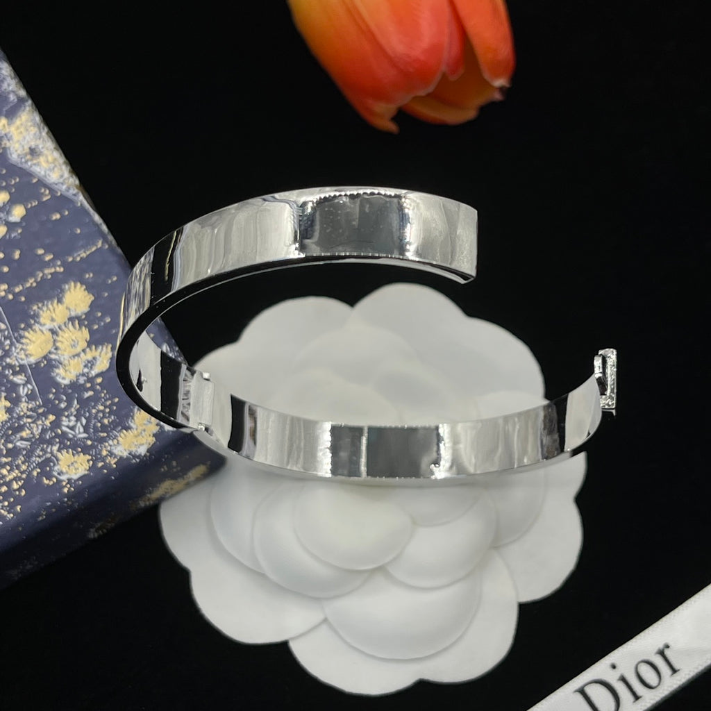X1Z94D673K  Popular Bracelets