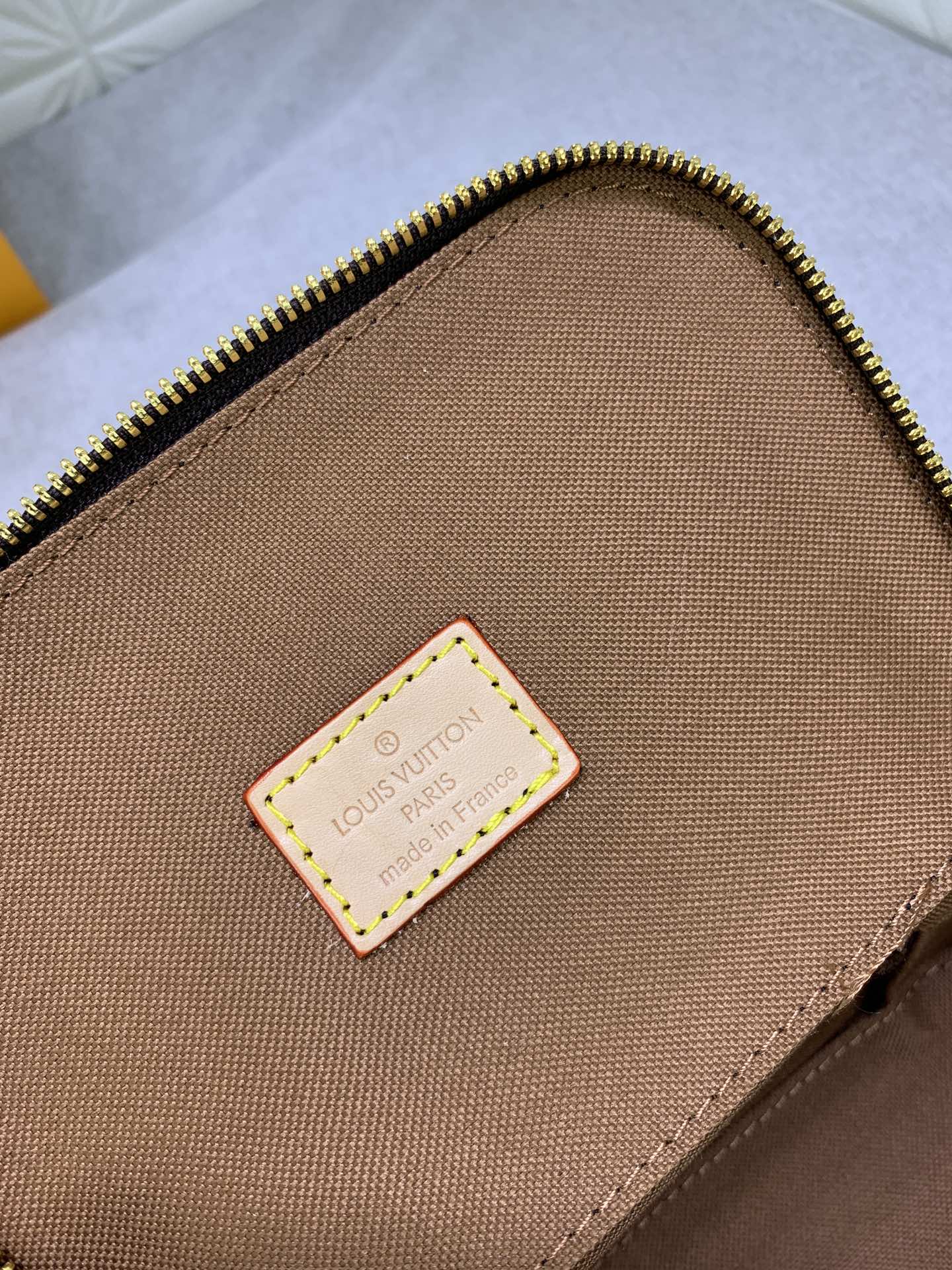 B1X34E272 Popular  leather bag 