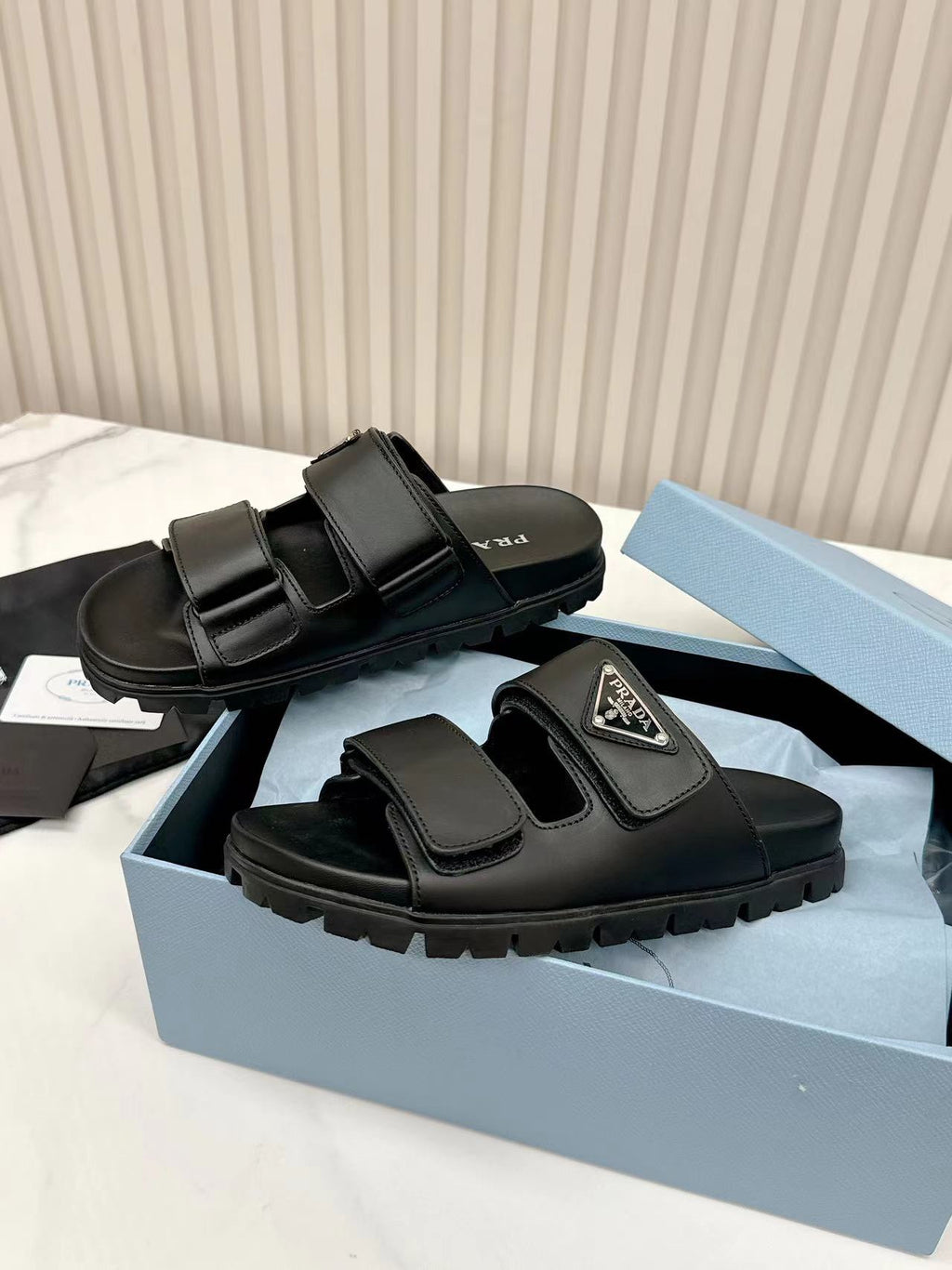 Z1ZPD26 Popular sandals